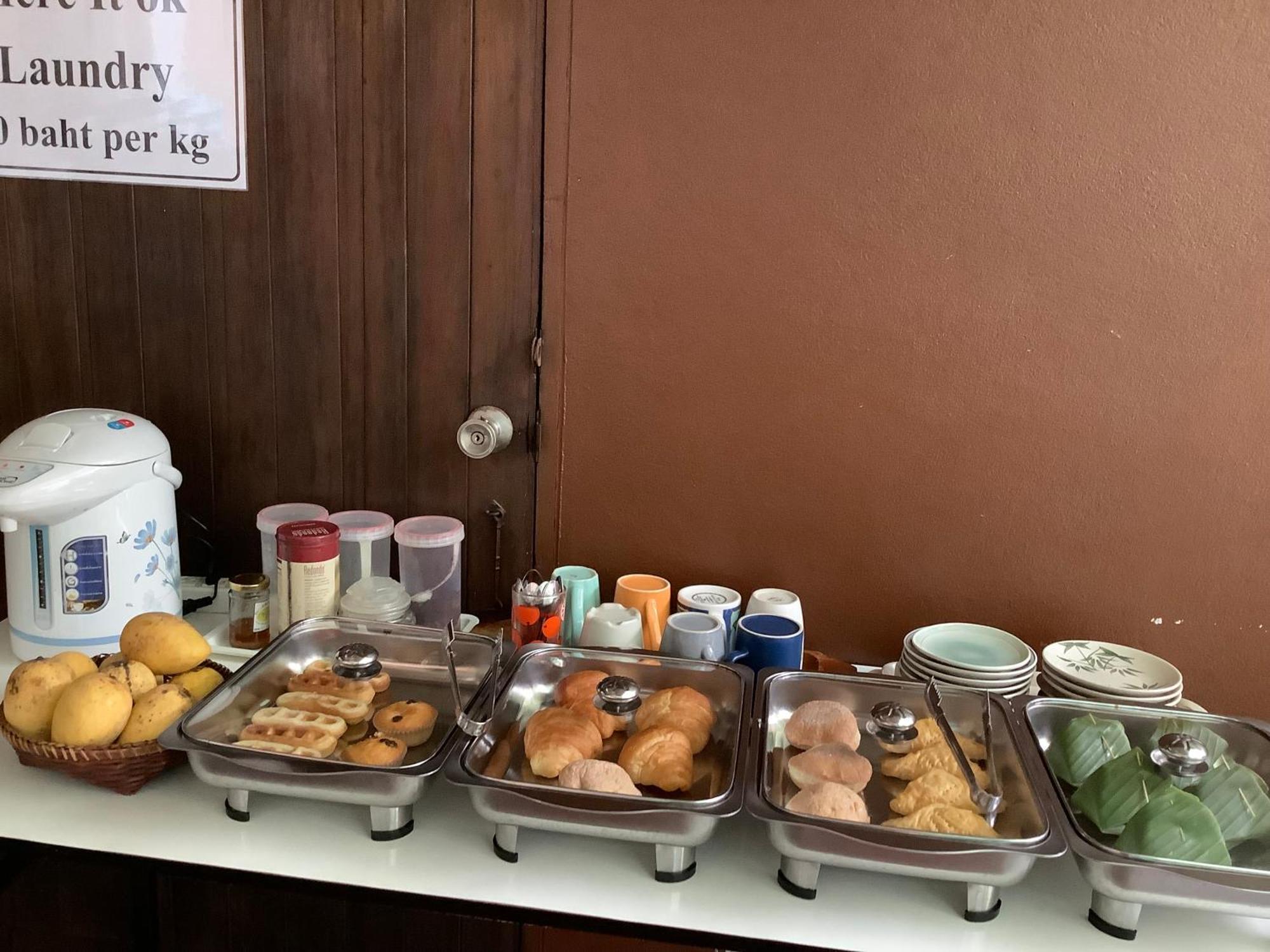 Tata Guesthouse Chiang Mai Luaran gambar