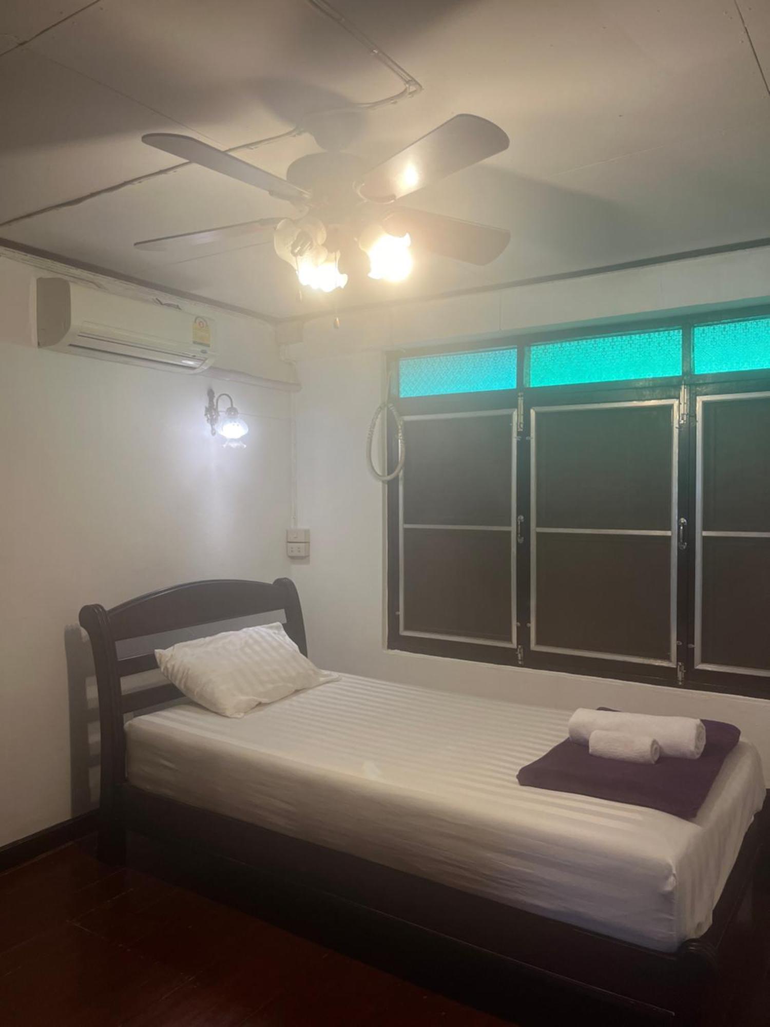 Tata Guesthouse Chiang Mai Luaran gambar