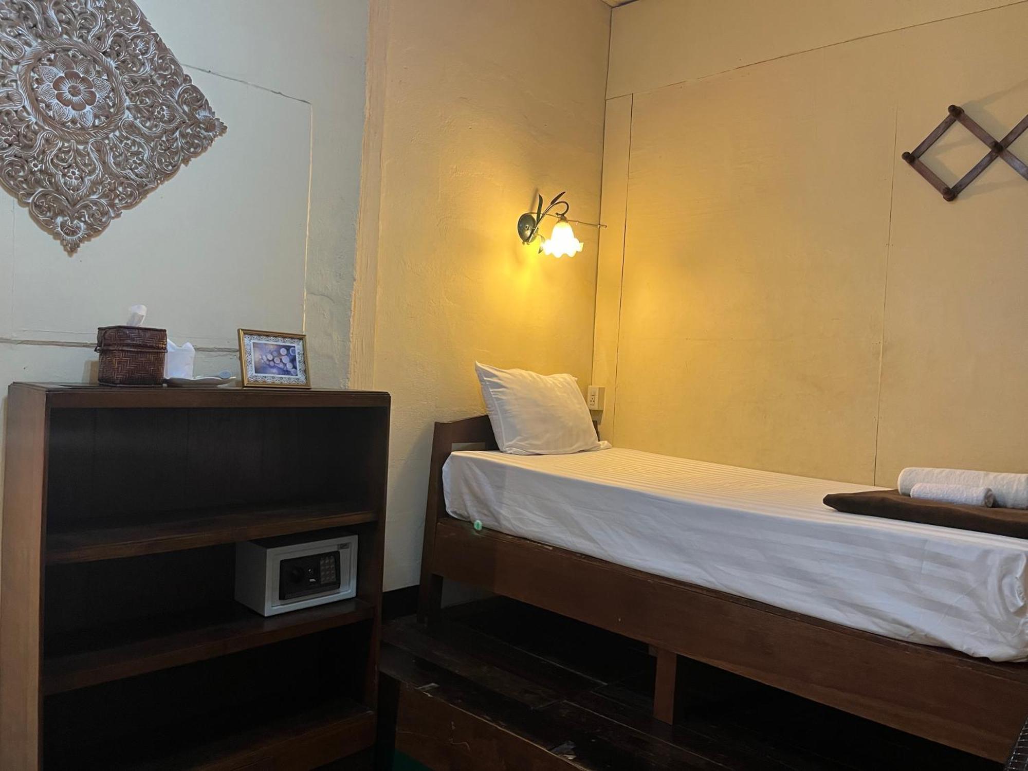 Tata Guesthouse Chiang Mai Luaran gambar