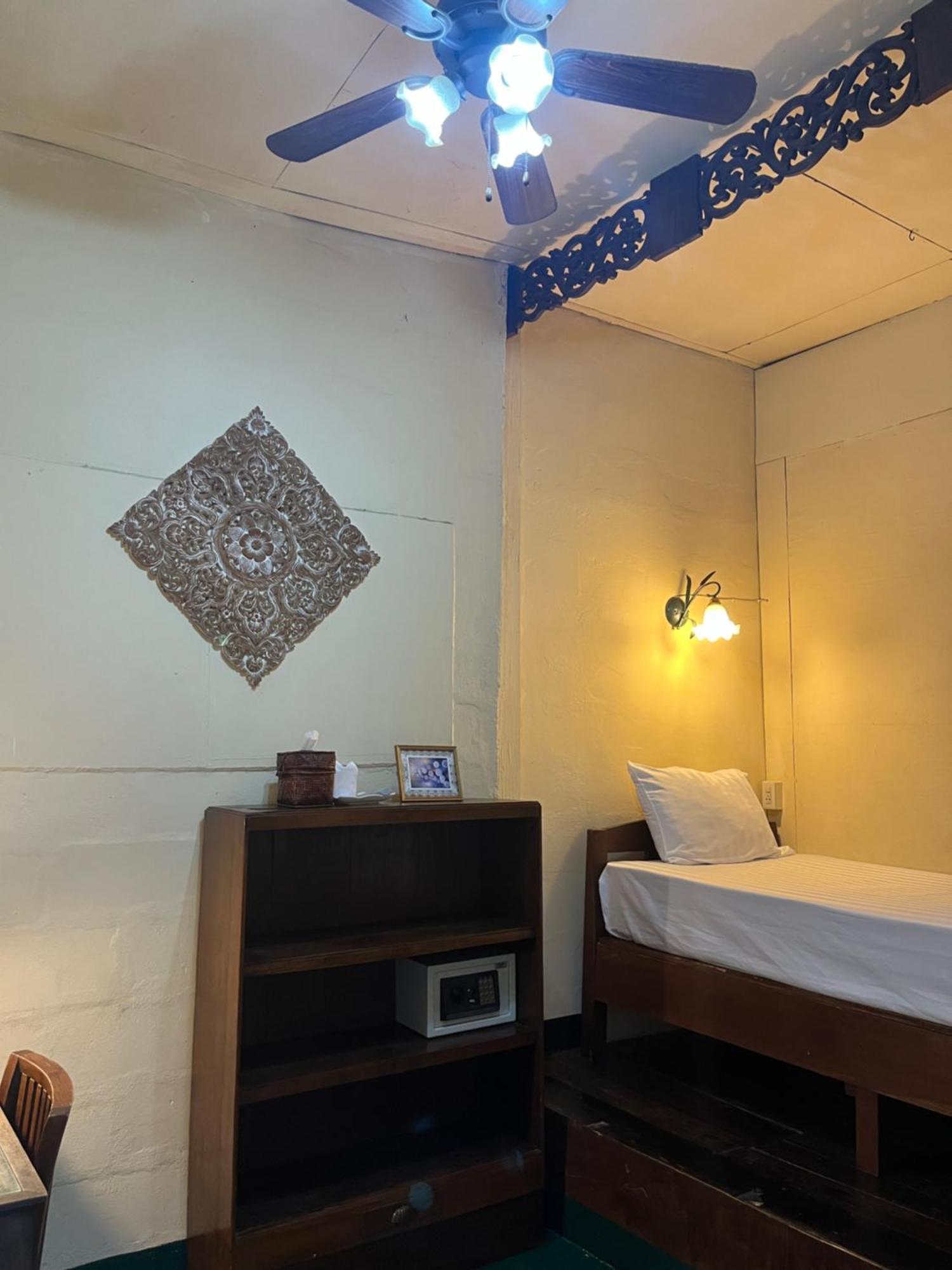 Tata Guesthouse Chiang Mai Luaran gambar
